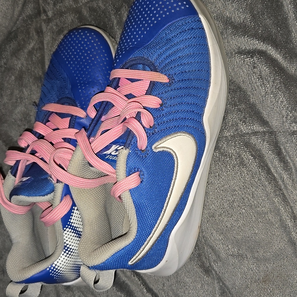 Nike Team Hustle Quick 2. size 4.5Y